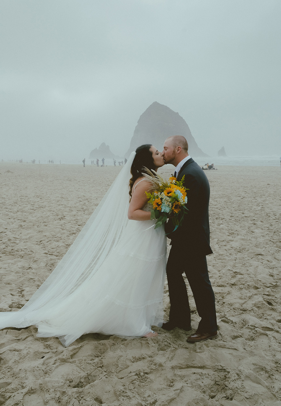 Eugene Oregon Wedding Photography + Elopement Photography